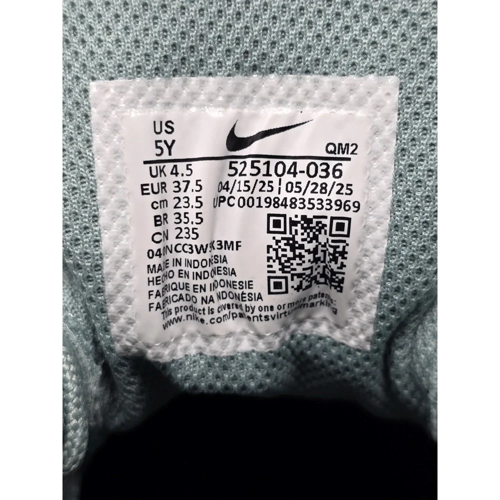 Nike SB Stefan Janoski Size 5Y Kids Low Top Suede Tiffany Blue 525104-036 New